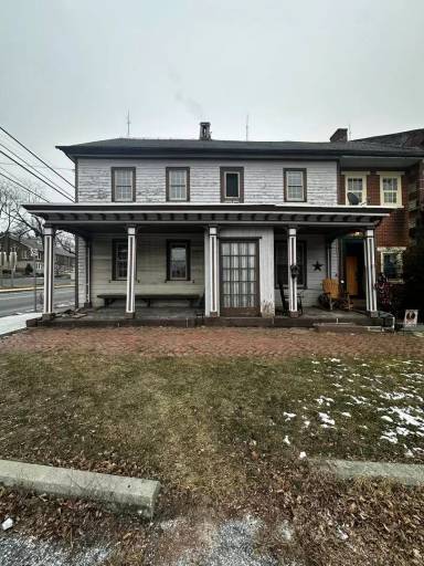 Main picture of 100 S Market St