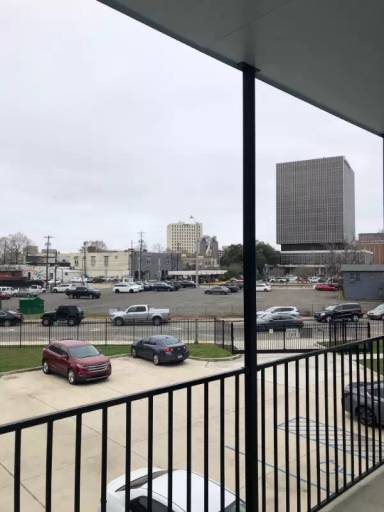 Main picture of 305 W 2nd St