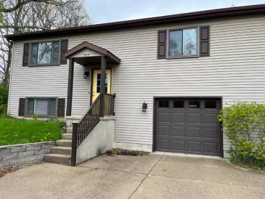 Main picture of 325 Lamoreaux Dr NW