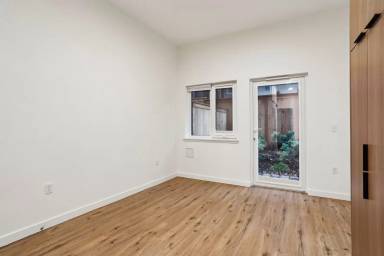 Main picture of 1140 NW Market St