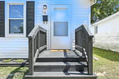 Main picture of 118 Parkdale Ave