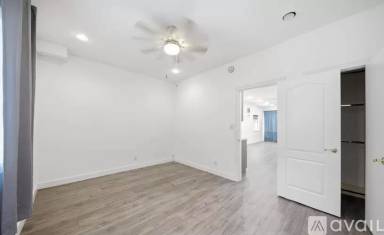 Main picture of 5754 Melrose Ave