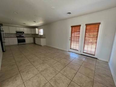 Main picture of 409 NW Compass Dr