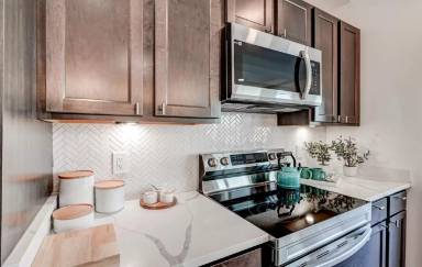 Main picture of 601 S Broadway
