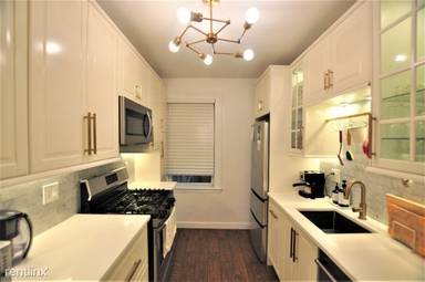 Main picture of 1662 Commonwealth Ave