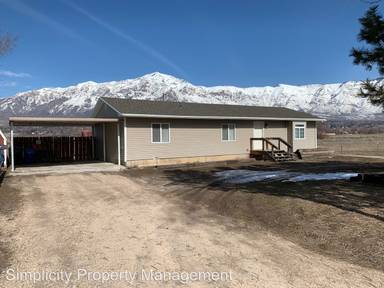 Main picture of 820 W 2550 N