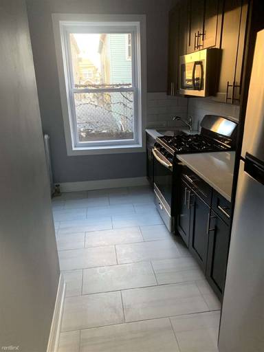 Main picture of 735 Avenue A