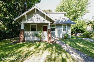 Main picture of 1019 N Clinton St