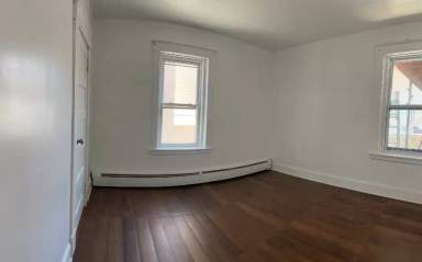 Main picture of 62 Clinton St