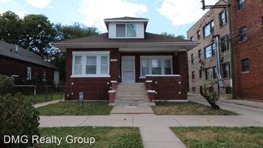 Main picture of 7914 S Ridgeland Ave