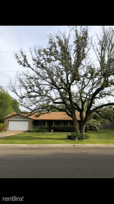 Main picture of 103 Spanish Oak Cir