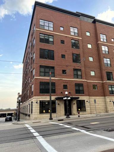Main picture of 270 4th St E