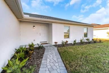 Main picture of 233 NW 22nd Pl