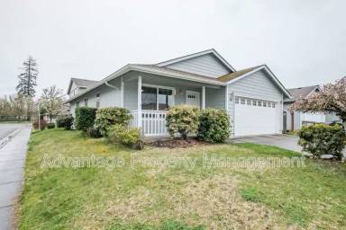 Main picture of 767 NW Lone Tree St