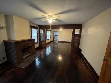 Main picture of 464 Main St