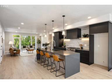 Main picture of 627 SW Lobelia St