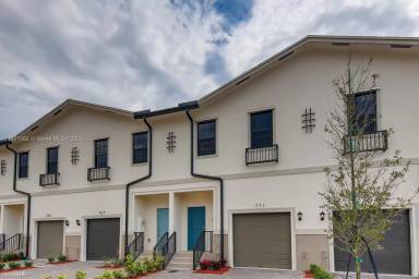 Main picture of 1180 SW 7th Ct