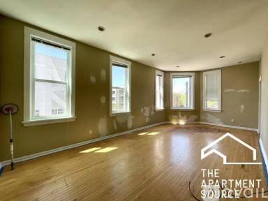 Main picture of 2159 W Chicago Ave