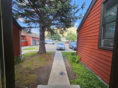 Main picture of 1040 Smith Ln