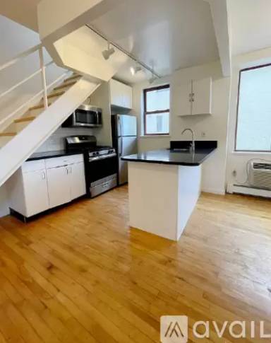 Main picture of 184 E 7th St