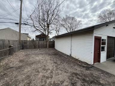 Main picture of 2511 4th St NE