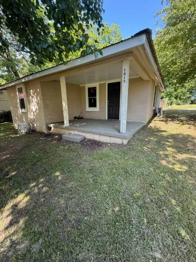 Main picture of 1011 1/2 Clydesdale Ave