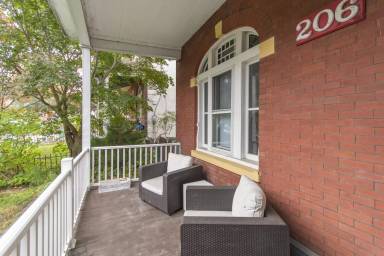 Main picture of 206 Rochelle Ave