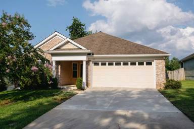 Main picture of 121 Peyton Ct