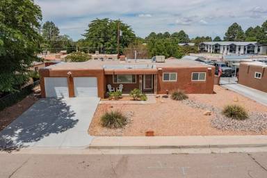 Main picture of 2119 Erbbe St NE