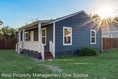 Main picture of 304 E Walker St