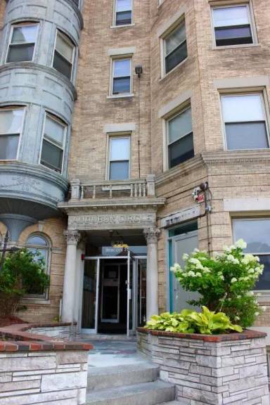 Main picture of 879 Beacon St