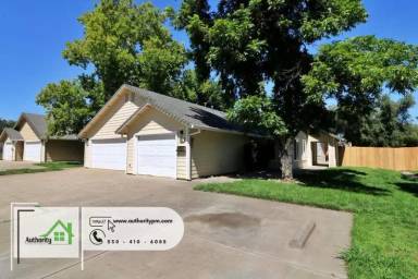 Main picture of 3747 Main St