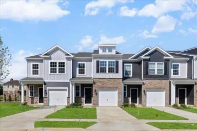 Main picture of 15 Whaler Dr