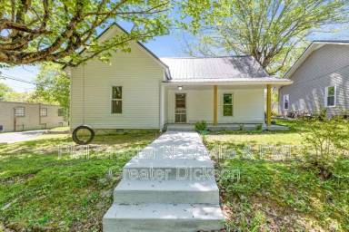 Main picture of 300 W Railroad St