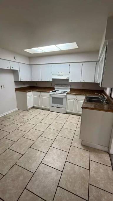 Main picture of 3229-3231 Julia Ct