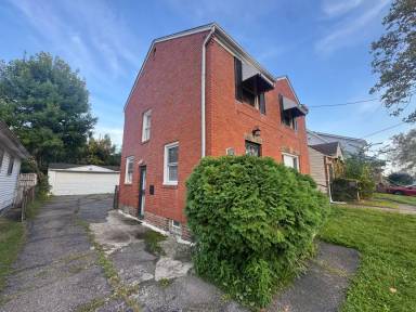Main picture of 3873 E 153rd St