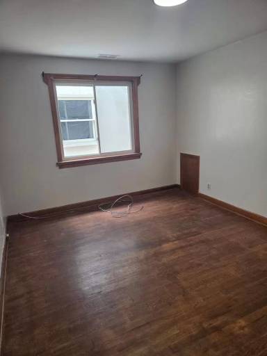 Main picture of 112 W 1st St