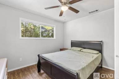 Main picture of 736 Windsor Dr