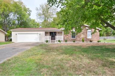 Main picture of 304 Gateway Rd