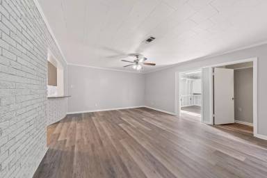 Main picture of 401 Lourdes St