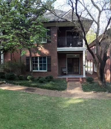 Main picture of 1524 Jackson Ave E