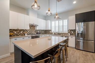 Main picture of Pointe 16