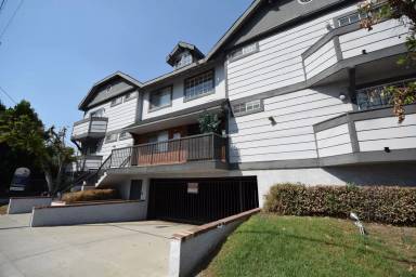 Main picture of 12249 Oxnard St