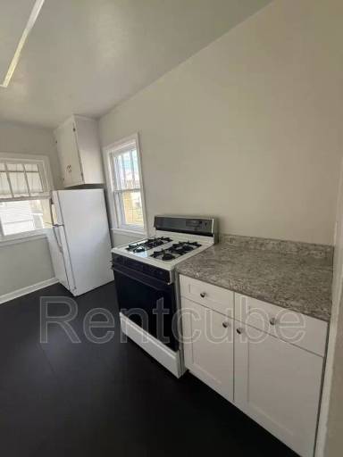 Main picture of 3025 Windsor Ave
