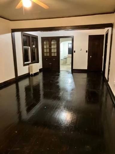 Main picture of 913 W 1st St