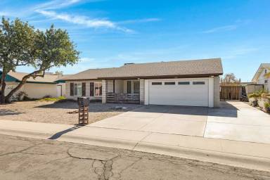 Main picture of 1021 W Santa Cruz Dr