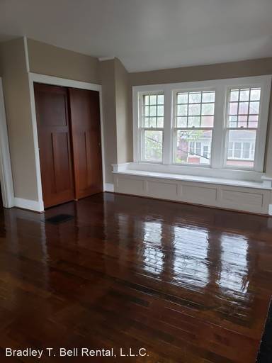 Main picture of 715 W 4th St