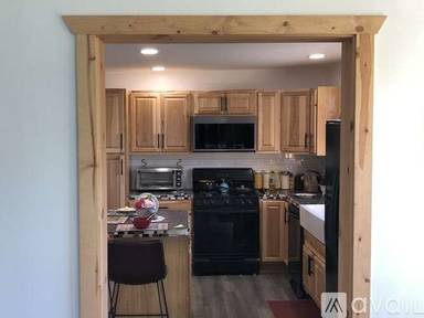 Main picture of 4600 Rogers Loop
