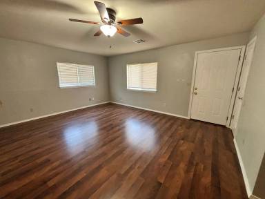 Main picture of 105 W Hurd St