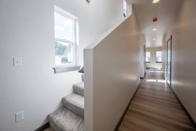 Main picture of 2942 W Babcock St